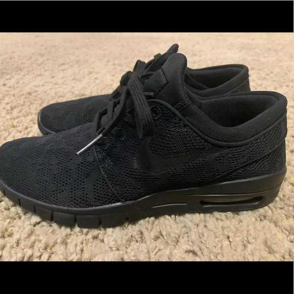 nike sb janoski triple black